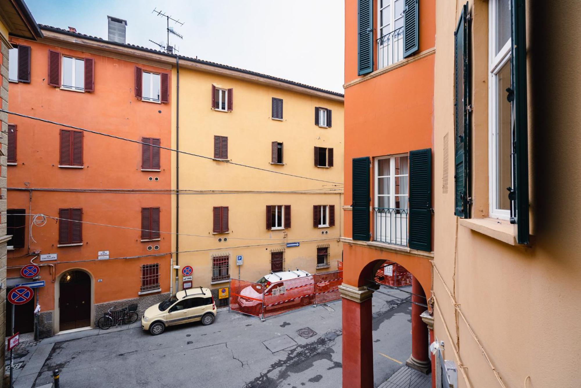 Palazzo Rialto Antique, Bologna